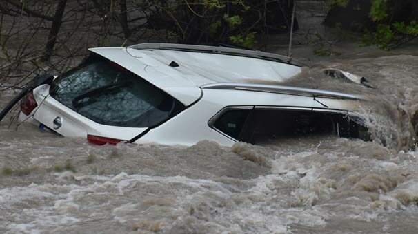 Şırnak'ta otomobil çaya devrildi: 1 ölü!