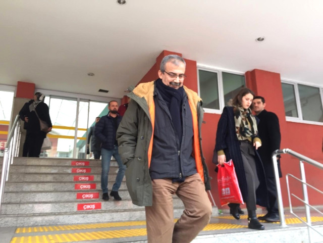 Sırrı Süreyya Önder Roman Yazmak İçin Tek Kişilik Hücrede Kalmak İstedi