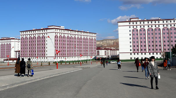 Sivas'taki KYK yurdu rekor sürede tamamlandı