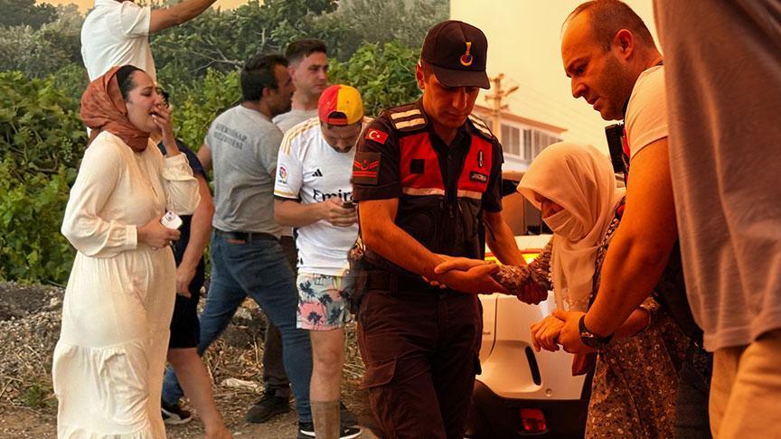 Son dakika... AFAD'dan yangın mağdurları..