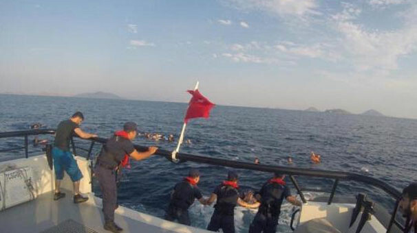 Son dakika... Bodrum'da göçmenleri taşıyan tekne battı
