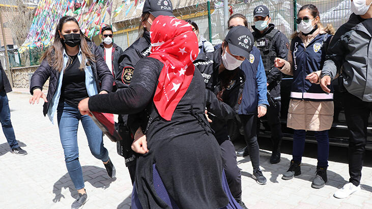 Son dakika... HDP'liler görüntü çekti, Van'da ortalık bir anda karıştı