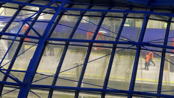 Son dakika... İngiltere'de alarm! Heathrow Havalimanı ve iki noktada...