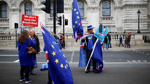 Son dakika... İngiltere'de Brexit oylamasının tarihi belli oldu