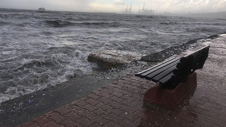 Son dakika... İstanbul'da 4 metrelik dalgalar