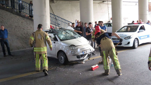 Son dakika... Otomobil takla attı, trafik kilit!