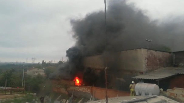 Son dakika... Sultangazi'de fabrika yangını
