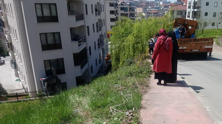 Son dakika... Uçan otomobil şaşkınlığı! Duvara çarptı, dik durdu