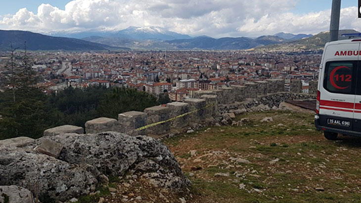 Son dakika: Burdur'da 17 yaşındaki genç kız parkta bıçaklanarak öldürüldü