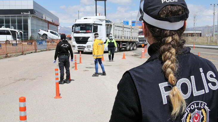 Son dakika I 31 ilde gece yarısı başladı! Yasak öncesi 6 bin 434 kişiye ceza kesildi