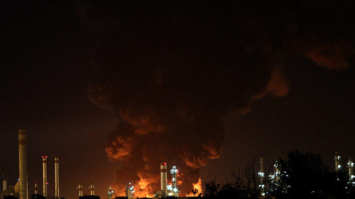 Son dakika: İran'da petrol rafinerisinde yangın! Dumanlar gökyüzünü kapladı