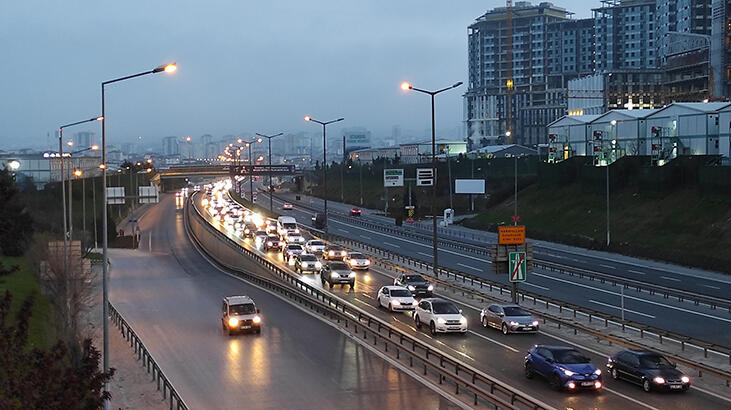 Son dakika: İstanbul'da 'tam kapanma' öncesi trafik yoğunlaştı