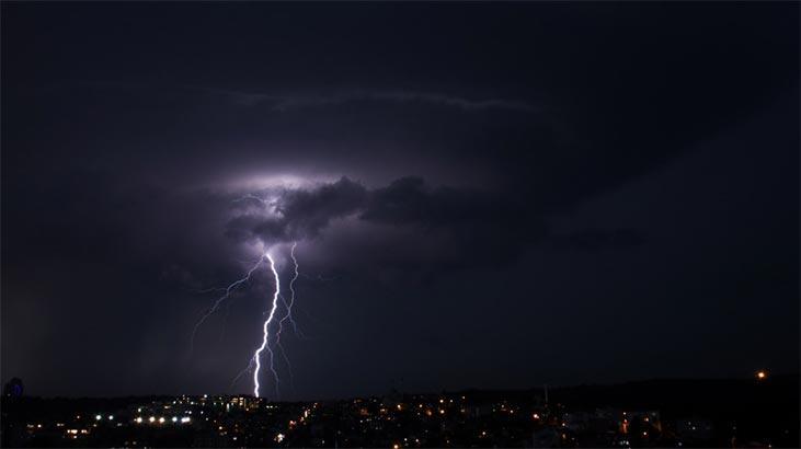 Son dakika! Meteoroloji uyarmıştı: İstanbul'da beklenen yağış başladı