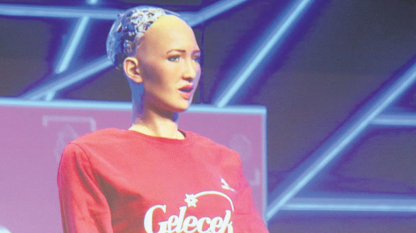 Sophia Türkçe de konuşacak