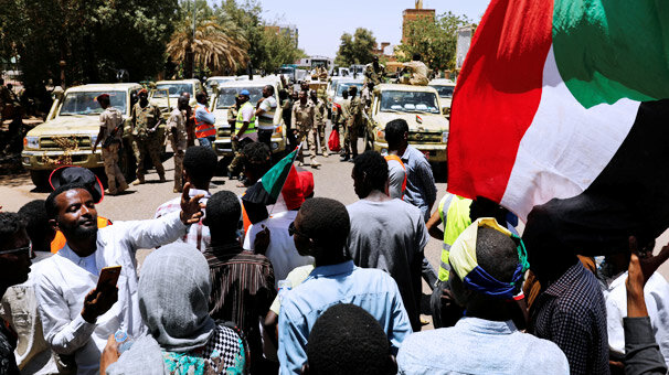 Sudan'da darbeciler 'sivil hükümet' vaat ediyor