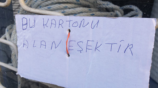 Sürekli çalınınca çareyi bu notu yazmakta buldu