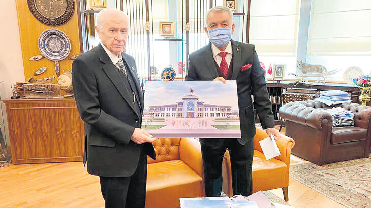 Şuşa’daki okula ‘özgürlük çiçeği’