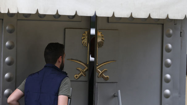 Suudi Arabistan Başkonlosluğu'nda hareketlilik! 3 kişi içeriye girdi ve...