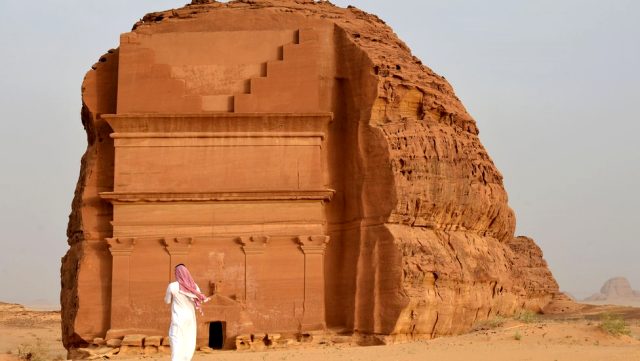 Suudi Arabistan kapılarını yabancı turistlere açıyor