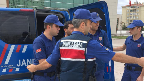 Taciz zanlısını şortu ele verdi