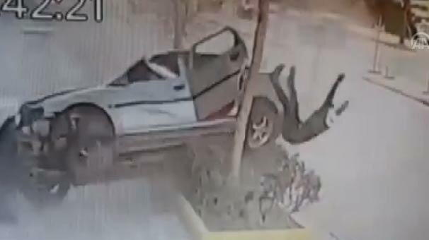 Takla atan araçtan 'mucize' kurtuluş