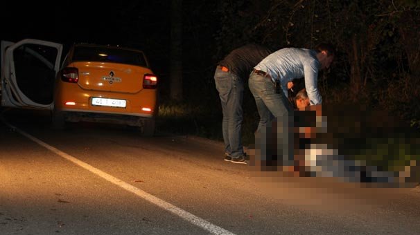 Taksi şoförü aracının yanında ölü bulundu
