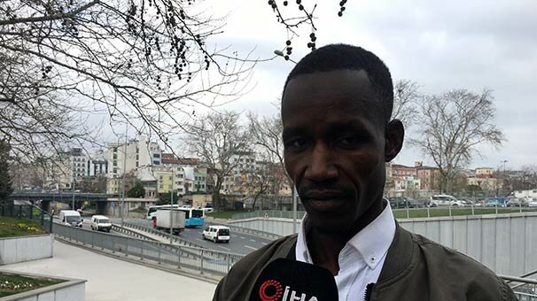 Taksiciden aracına binen Senegalli turiste şok sözler