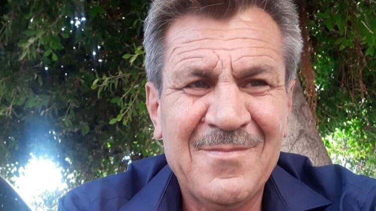 Tarla sürerken devrilen traktörünün altında can verdi