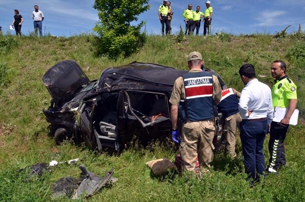 Tarlaya uçtu! 2 ölü, 3 yaralı