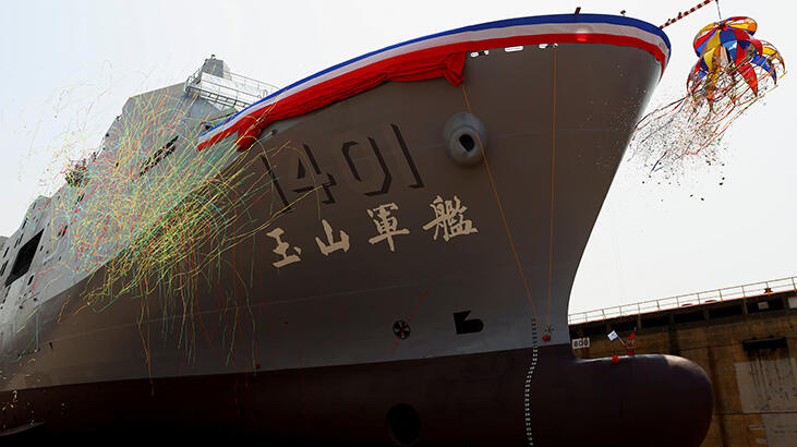 Tayvan yeni savaş gemisini denize indirdi