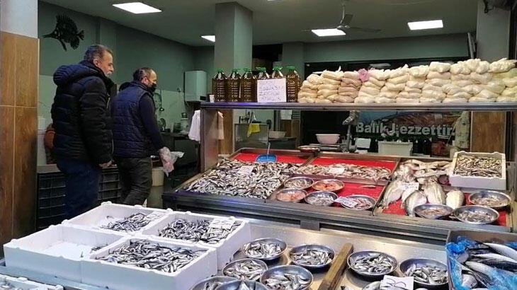 Tezgahlarda hamsi bereketi