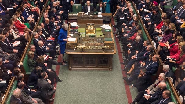 Theresa May’in sözünü gösterdi ve... İngiltere'de şoke eden istifa