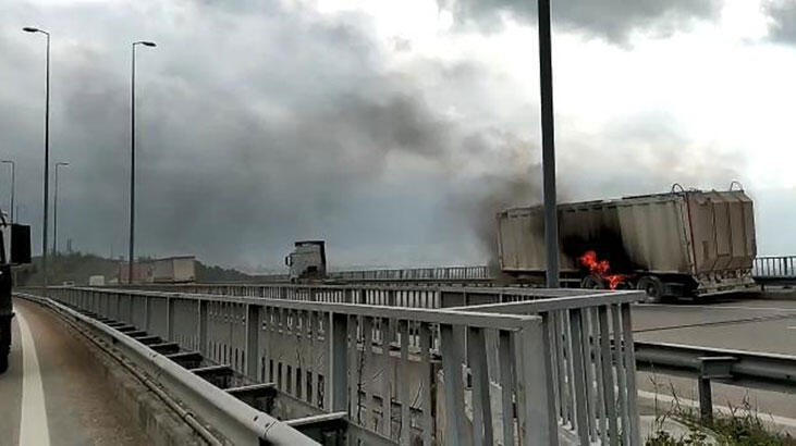 TIR'ın dorsesinde yangın çıktı, söndürmek için TOMA getirildi