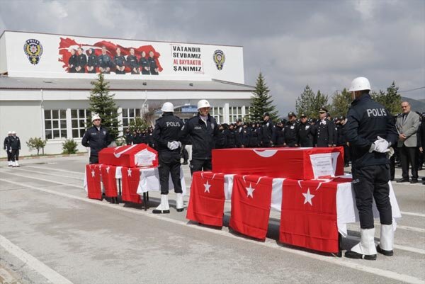 Trafik kazasında şehit olan polisler için tören!
