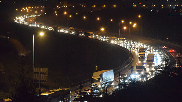 Trafikte son durum! Yoğunluk devam ediyor