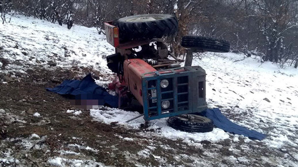 Traktör altında kaldılar! Feci ölüm...