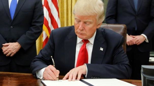 Trump 854 milyar dolarlık bütçeyi onayladı