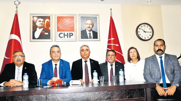 ‘Türk bayrağını silip paylaşmışlar’