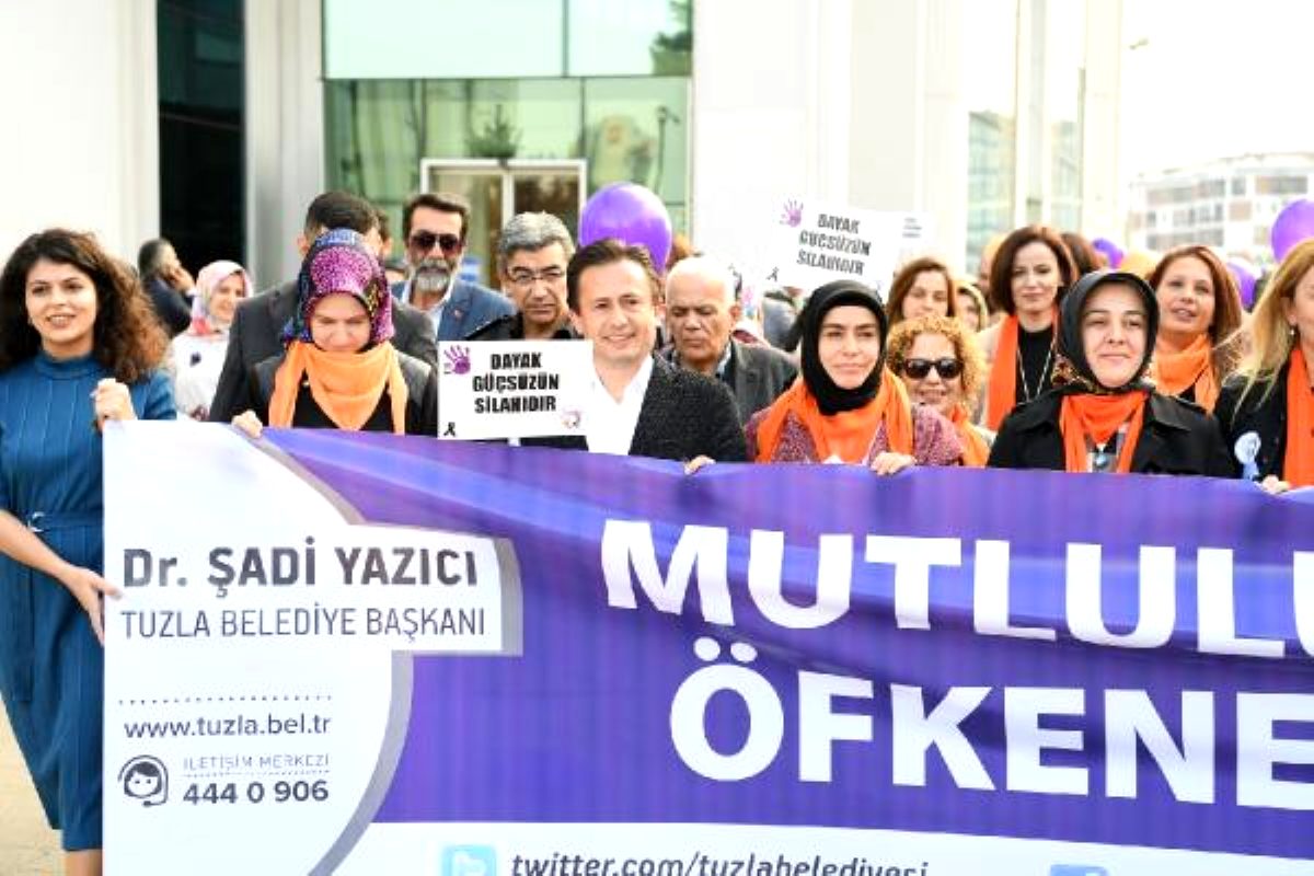 Tuzla'da kadınlar için yürüdüler