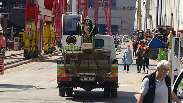 Tuzla'da korkunç anlar... Boğazına saplandı