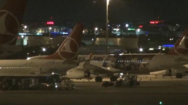 Uçağın lastiği patladı, pist iniş trafiğine kapatıldı