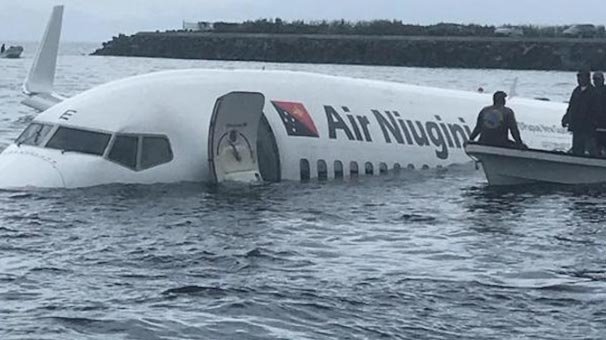 Uçak denize indi! Yolcular böyle kurtarıldı