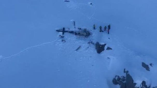 Uçak ile helikopter çarpıştı!