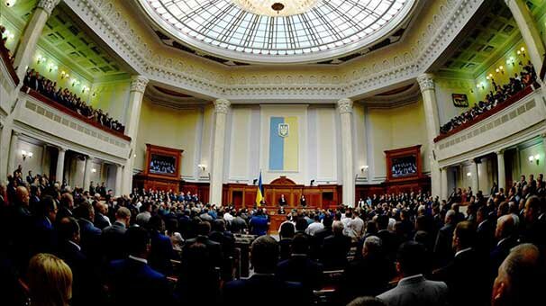 Ukrayna Parlamentosu Zelenskiy’e karşı