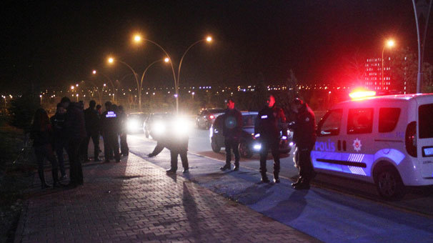 Üniversitede 'satırlı' kavga! Yaralılar var