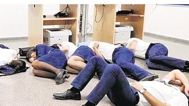 Uyudukları için işten çıkarıldılar
