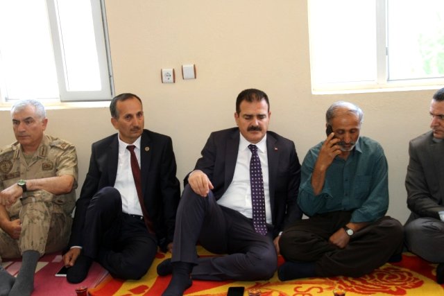 Vali Akbıyık'tan patlamada hayatını kaybeden Çelik'in ailesine taziye ziyareti