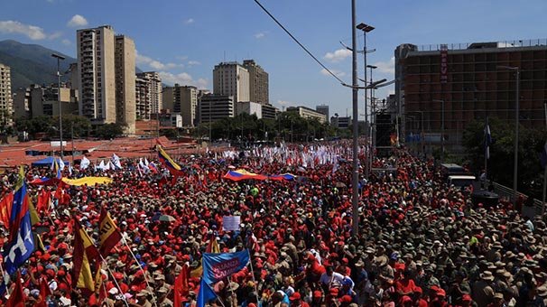Venezuela'da kritik gün! Maduro taraftarları ve muhalifler sokakta