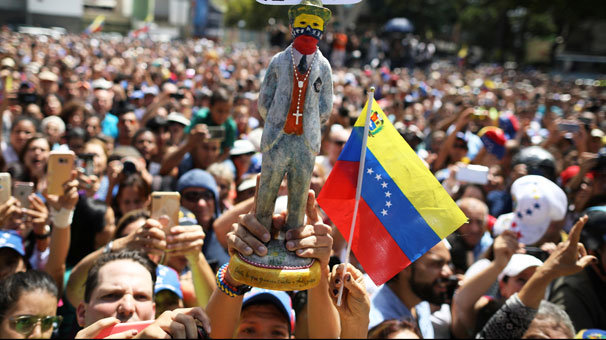 Venezuela'da muhalifler yeniden sokağa iniyor