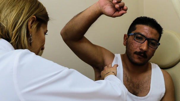 Vücudundaki yaralar hayatını kararttı